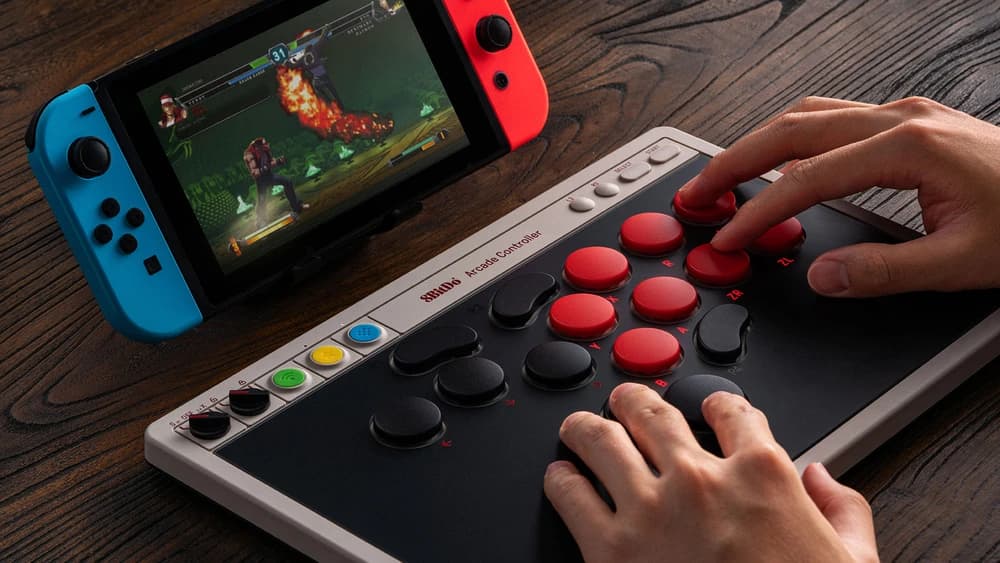 8BitDo Arcade Controller für Switch und Windows im Einsatz an einer Nintendo Switch