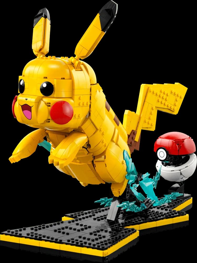 LEGO Pokémon Pikachu und Pokéball (72152), Pikachu springt neben dem geöffneten Pokéball über einen blitzförmigen Sockel, Herstellerbild